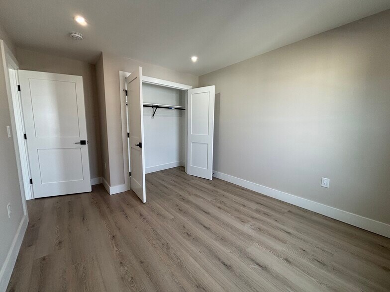 Building Photo - 130 Elm St