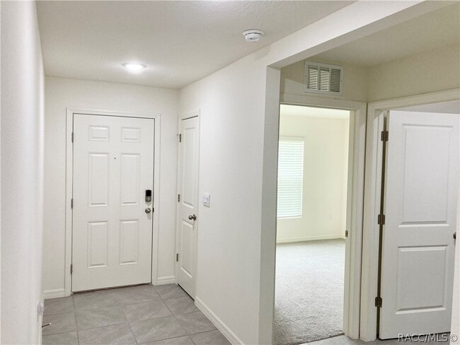 Building Photo - 614 W Fairways View Dr