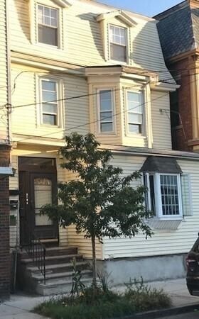 Building Photo - 163 Saratoga St