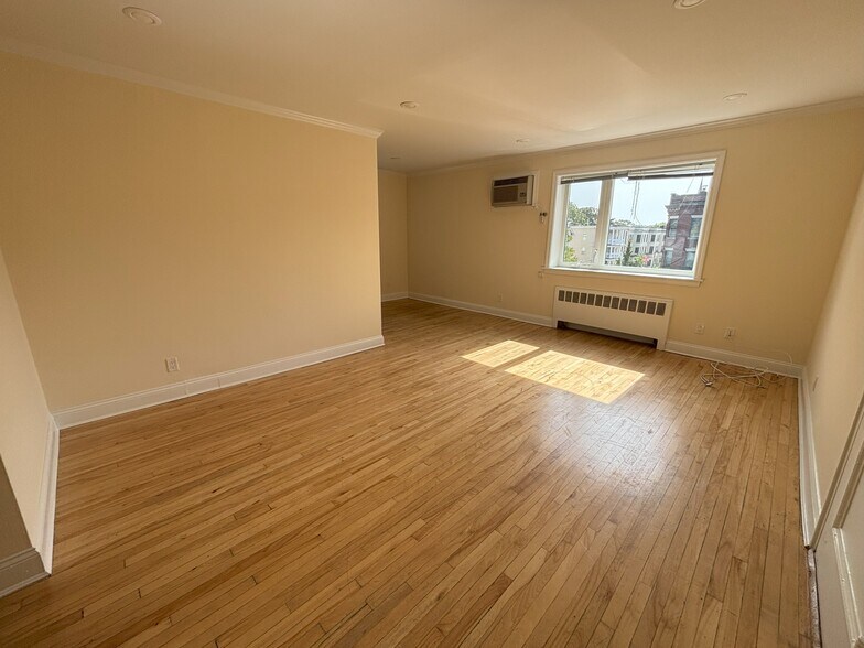 Building Photo - 153 Saint Paul St