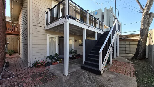 Building Photo - 2118 Oakdale St