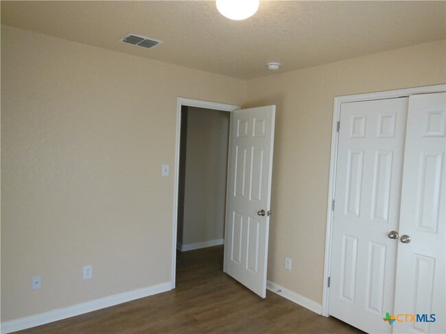 Building Photo - 455 Roadrunner Ave