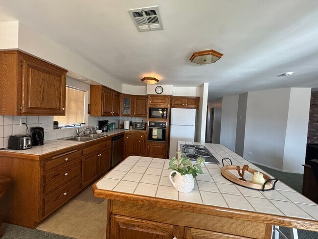 Building Photo - 2834