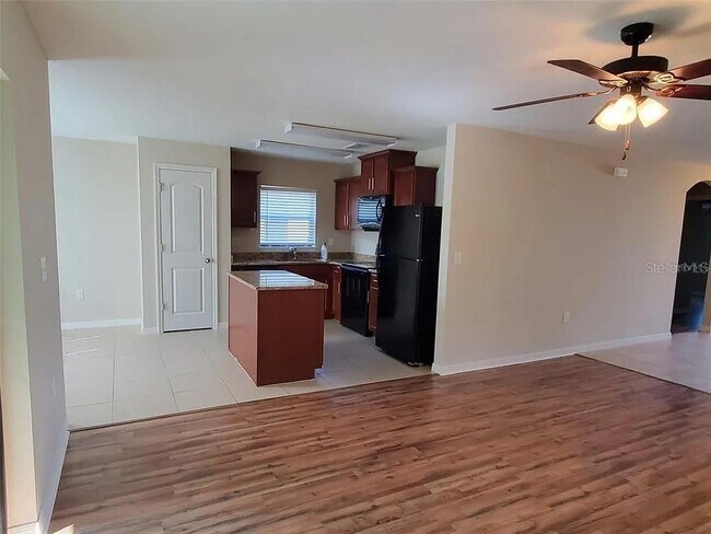Building Photo - 4567 Barbuda Dr