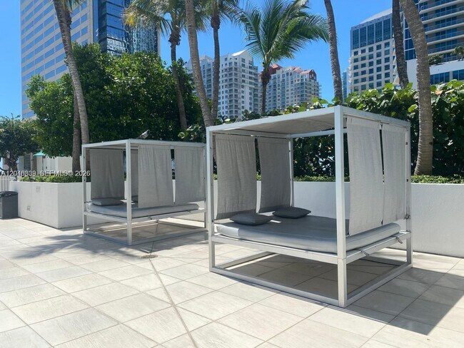 Building Photo - 951 Brickell Ave
