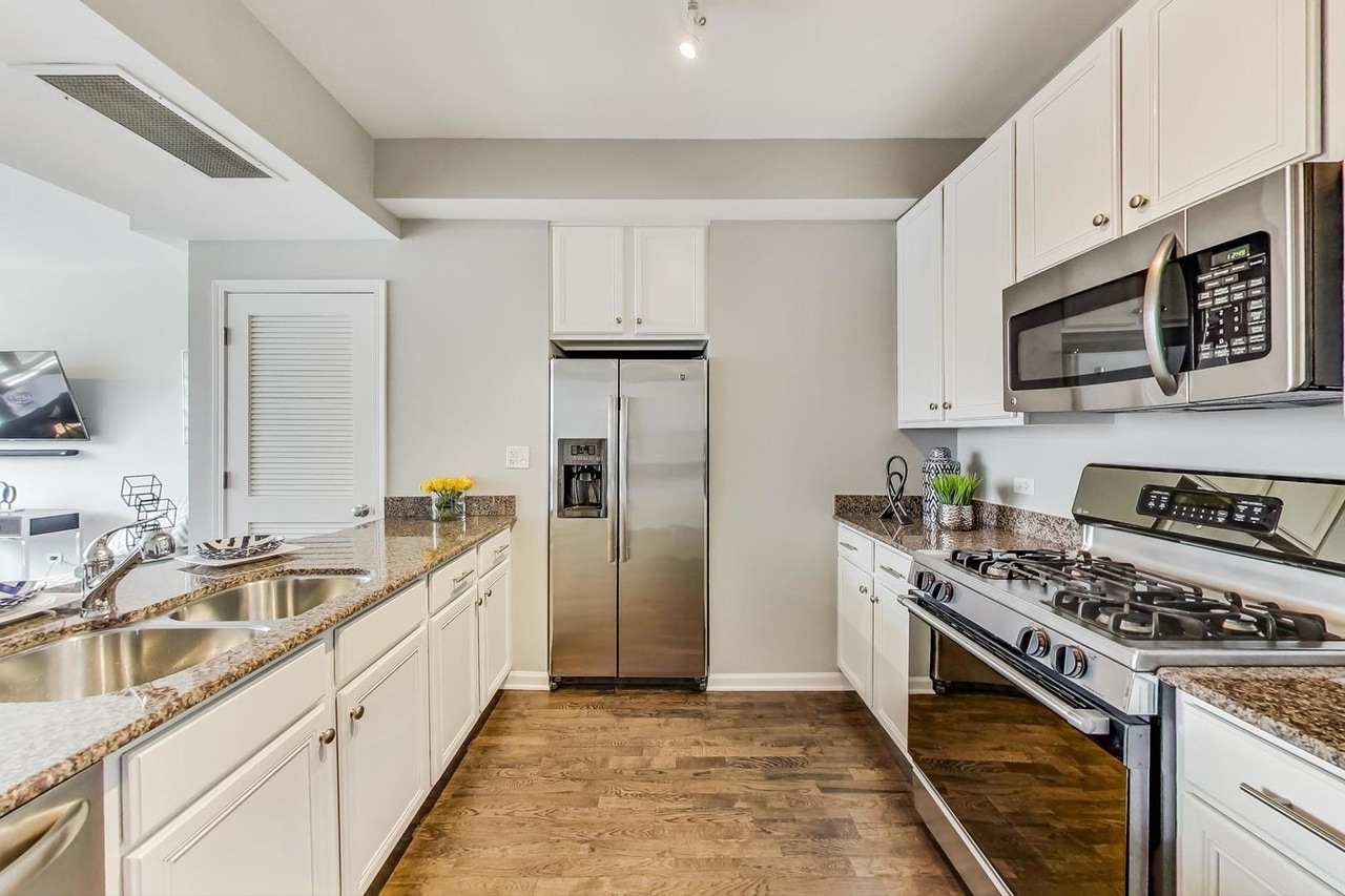 Kitchen - 400 W Ontario St
