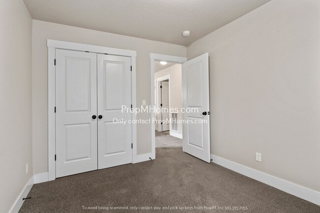 Building Photo - Terrific Milwaukie Three Bedroom Townhome - Close to Providence!