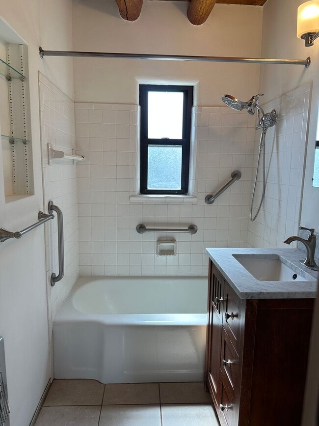 Building Photo - 1361 Santa Rosa Dr