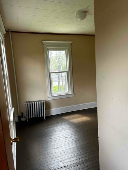 Building Photo - 92 Farview St
