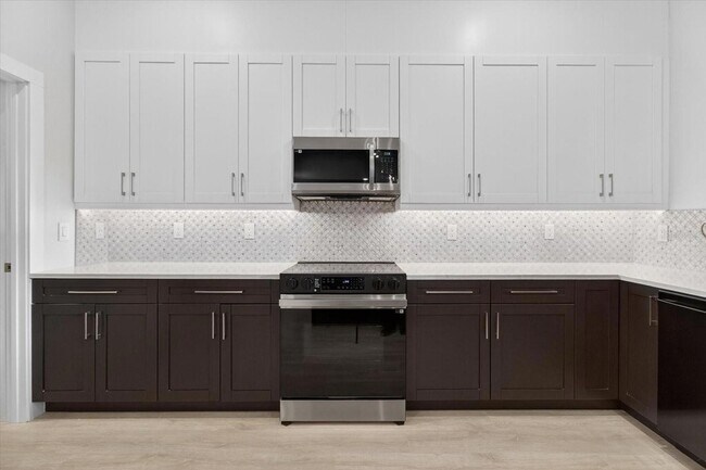 Building Photo - 207 Athens St