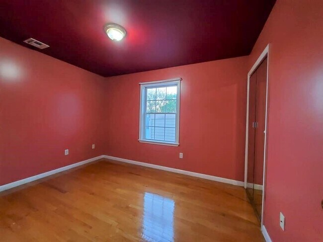 Building Photo - 27 Jewett Ave