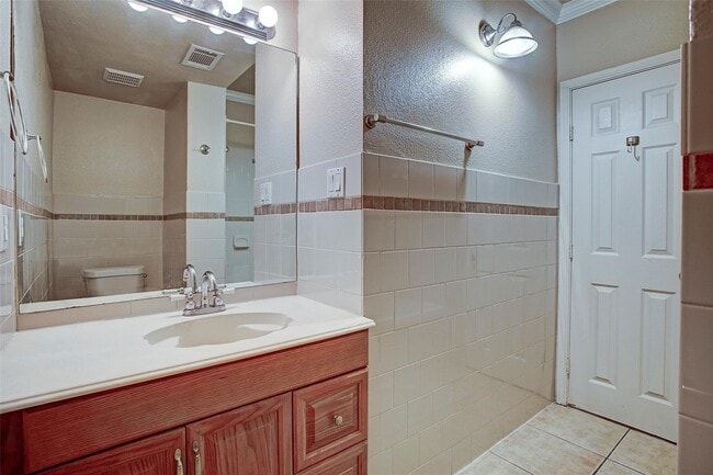 Building Photo - 315 W Saulnier St