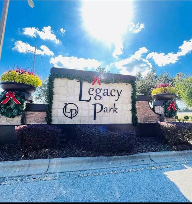 Building Photo - 447 Brayton Ln