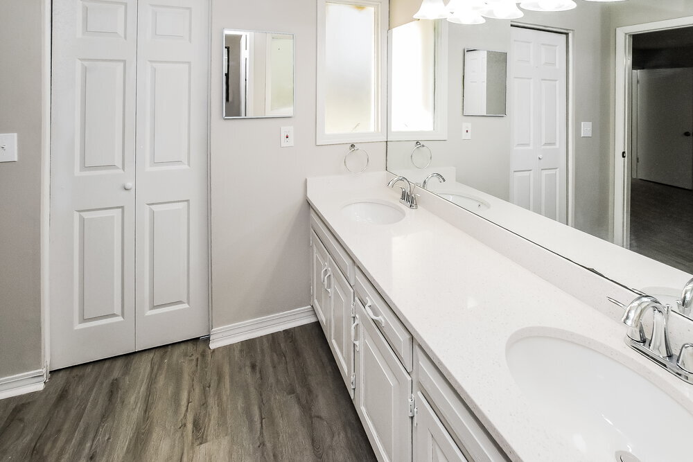 Building Photo - 6173 Island Forest Dr