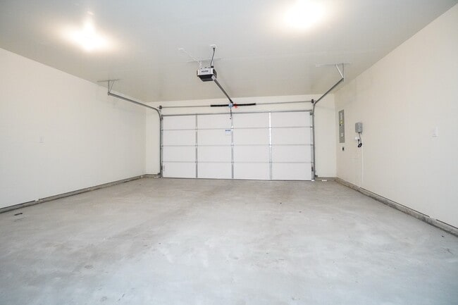 Building Photo - 1512 W Cub River Dr