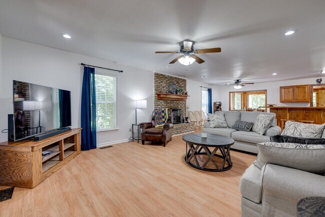 Building Photo - "Charming 2-Bedroom Furnished Retreat with Spacious Layout and 2.5 Baths in York, SC!"