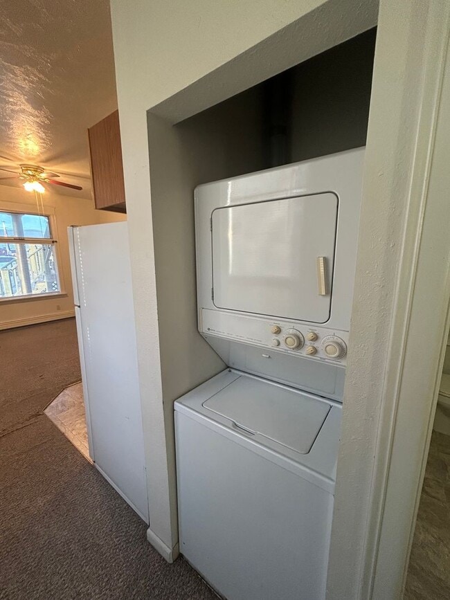 Building Photo - 1128 E 2nd St