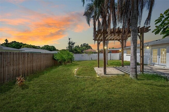 Building Photo - 2127 Scotland Dr