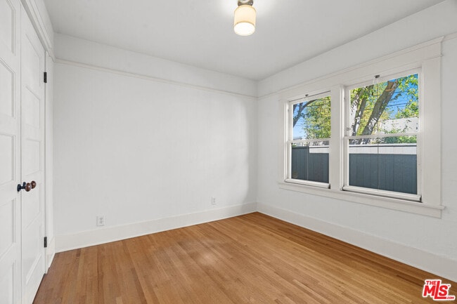 Building Photo - 813 Crestmoore Pl