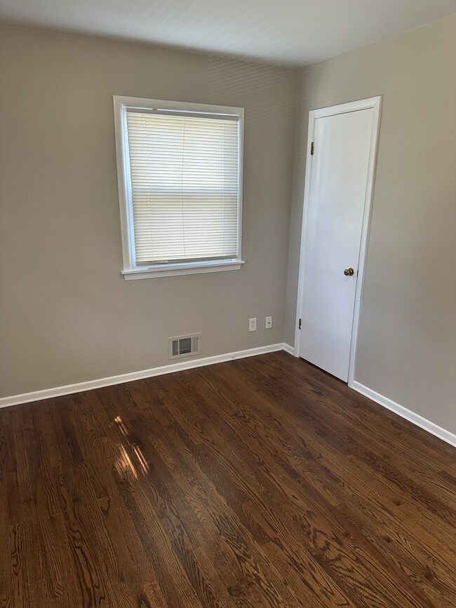 Building Photo - 4005 N Jackson Ave