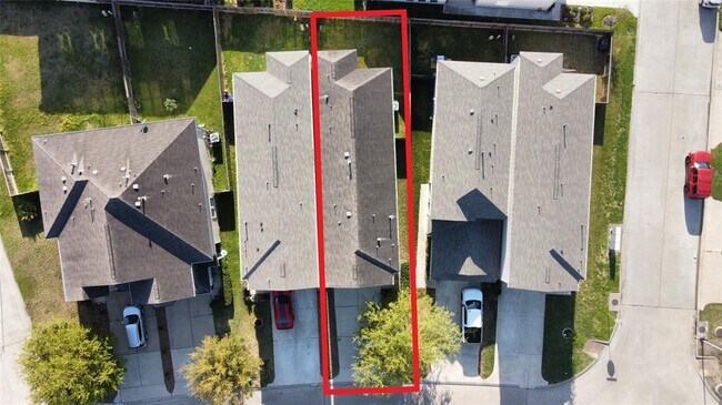 Building Photo - 11427 Champions Green Dr