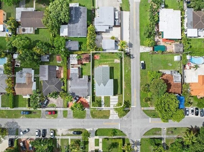 Building Photo - 6401 SW 38th St