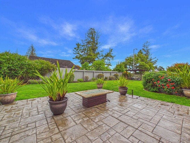 Building Photo - Immaculate Menlo Park house for rent now! $9,100