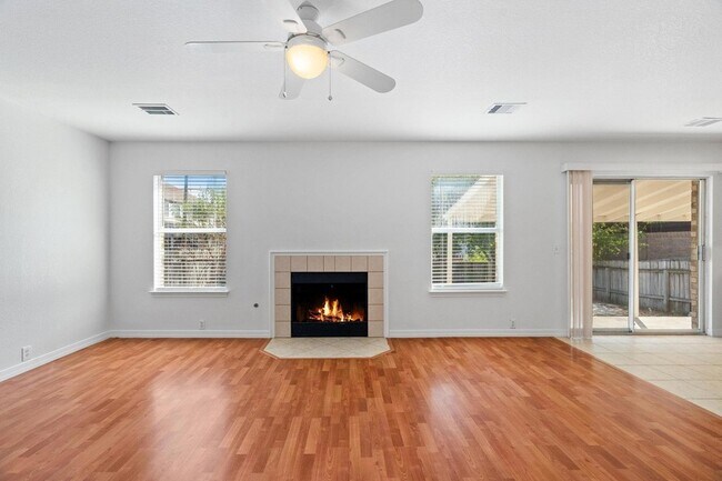 Building Photo - 905 Rocking Spur Cove