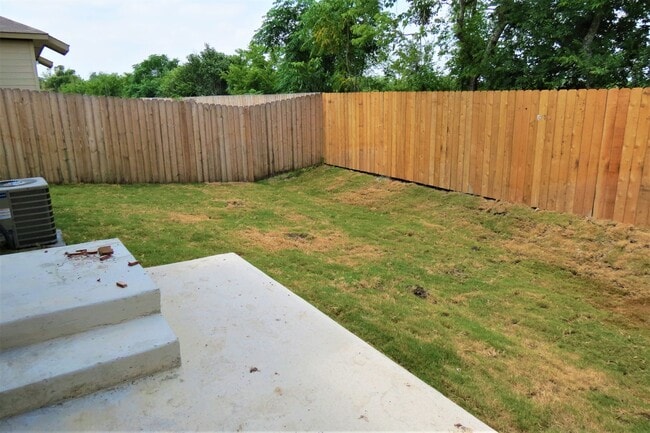 Building Photo - 3/2/2 off HWY 46 / Fridge / Interior Washe...