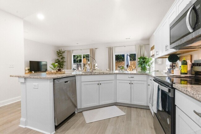 Building Photo - 2042 Delaware Ave