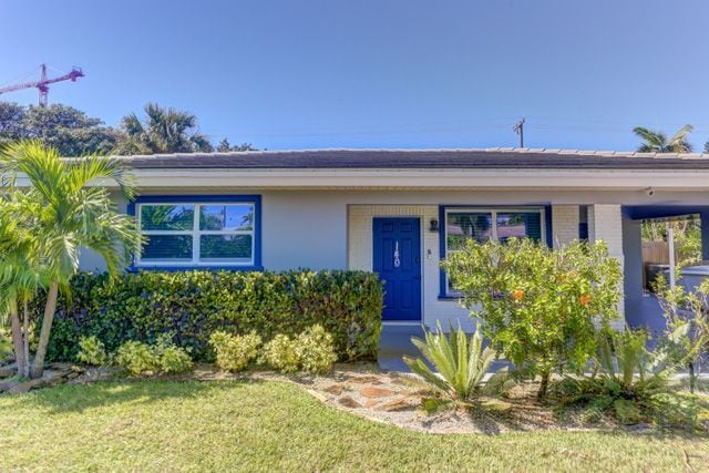 Primary Photo - 140 Date Palm Dr
