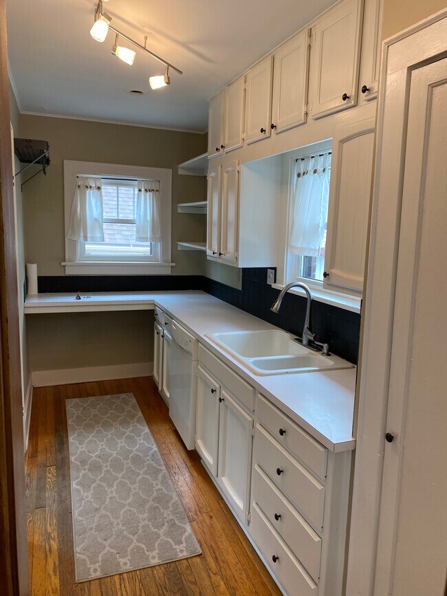 Building Photo - 4407 Pine St