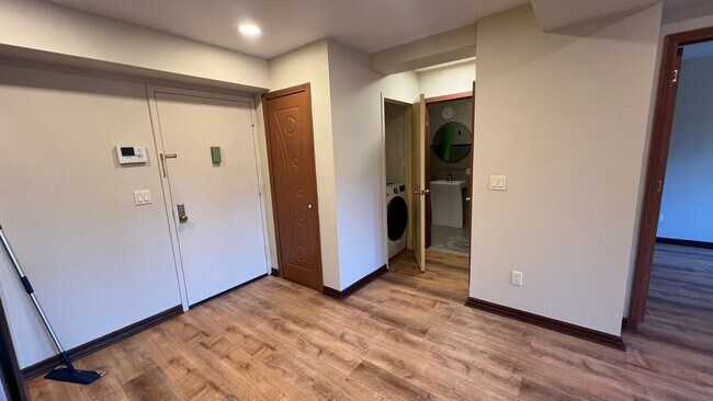 Building Photo - 1495 E 28th St