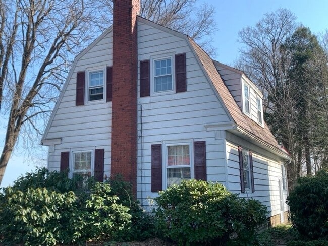 Building Photo - 8424 E Lake Rd