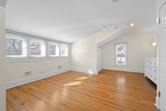 Building Photo - 823 Deerfield Rd