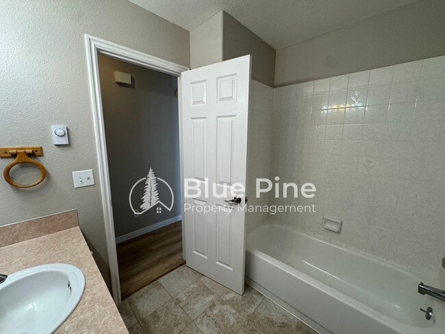 Building Photo - 3535 Spring Creek Dr