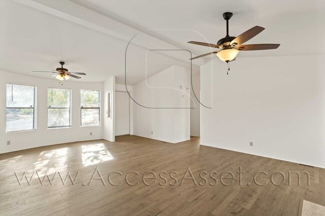 Building Photo - Private 3 Bed /2 Bath Home With Scenic Views In Lake Elsinore!