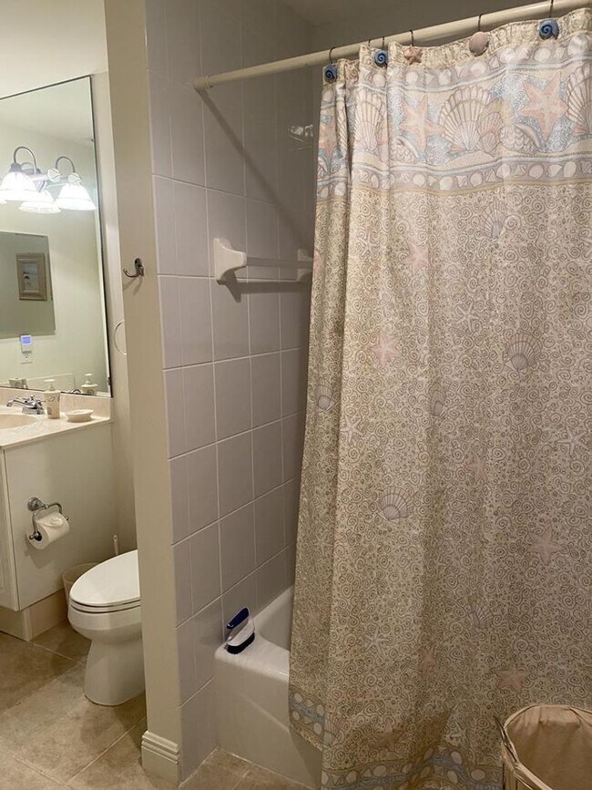 Building Photo - Esplanade