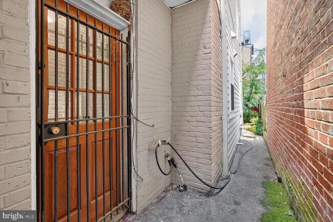 Building Photo - 1537 5th St NW