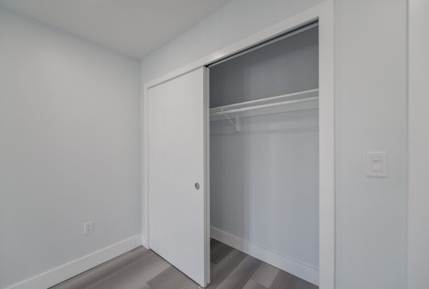 Building Photo - 1800 NW 24th Ave