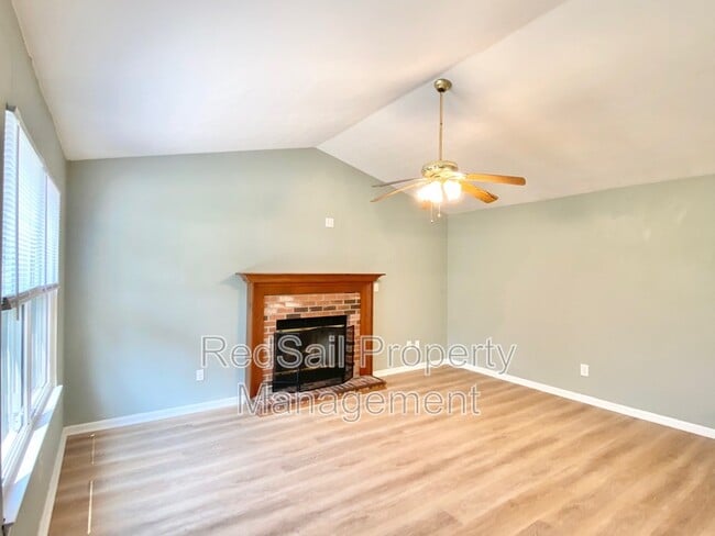 Building Photo - 5525 Fair Oaks Dr