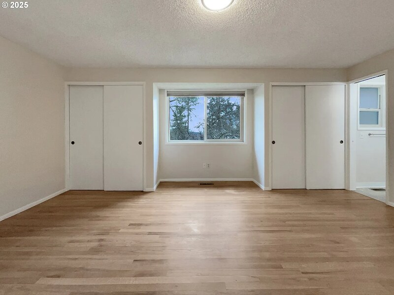 Building Photo - 1690 SW Woodland Terrace