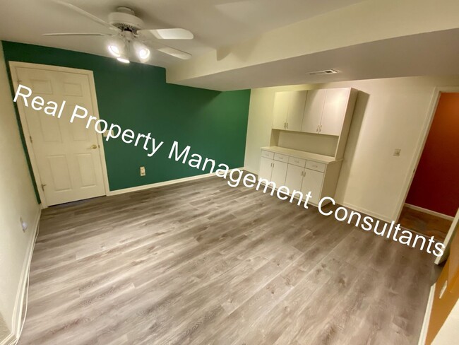 Building Photo - Custom Home in Liberty with 3rd Non-conforming Bedroom