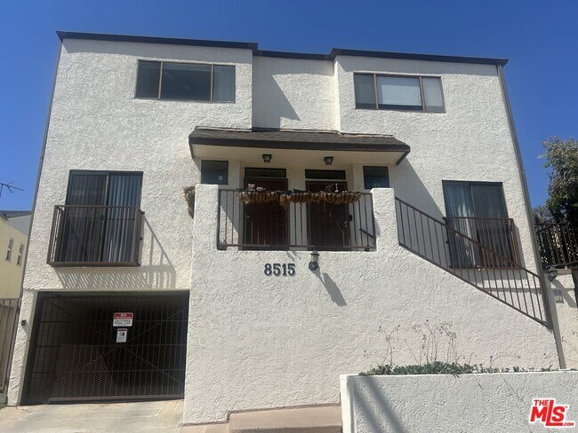 Building Photo - 8515 Saturn St