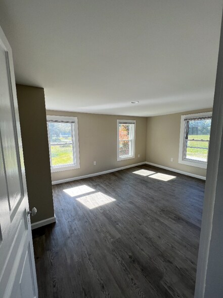 Building Photo - 61 Flat Swamp Rd