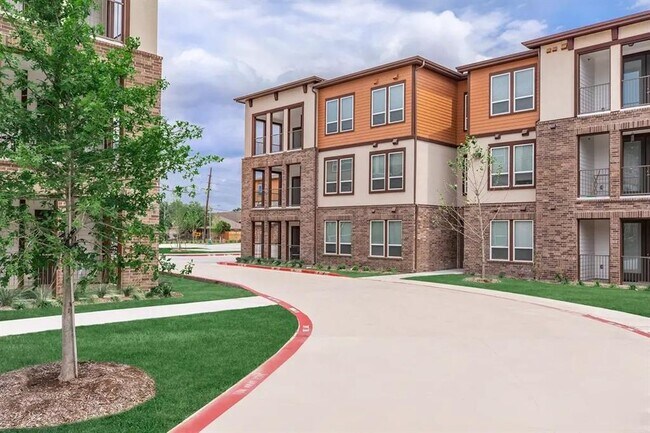 Primary Photo - 540 Richcrest Dr