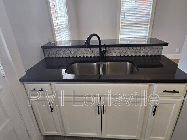 Building Photo - 2929 Bon Air Ave