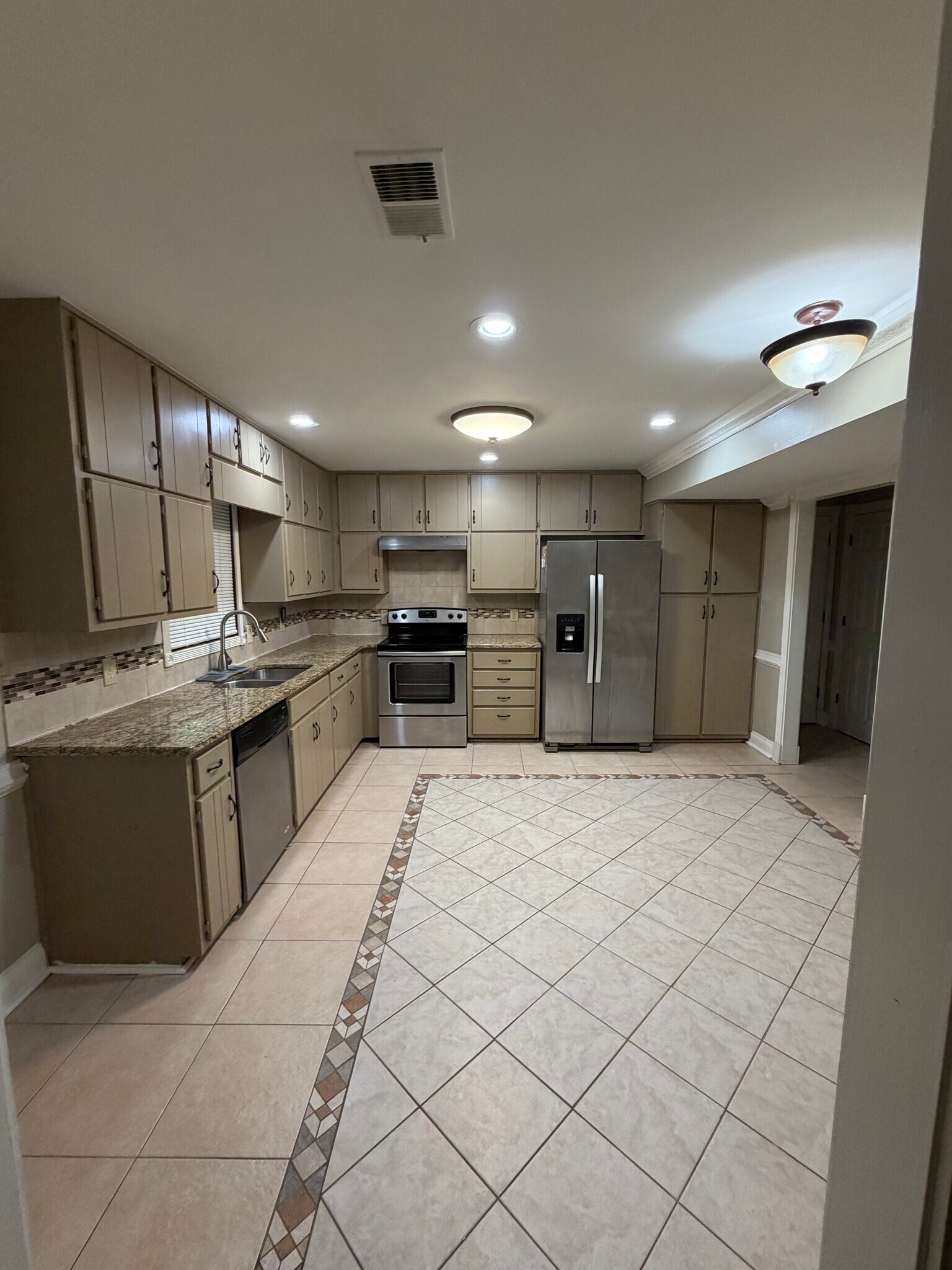 Building Photo - 265 Fairfield Cir