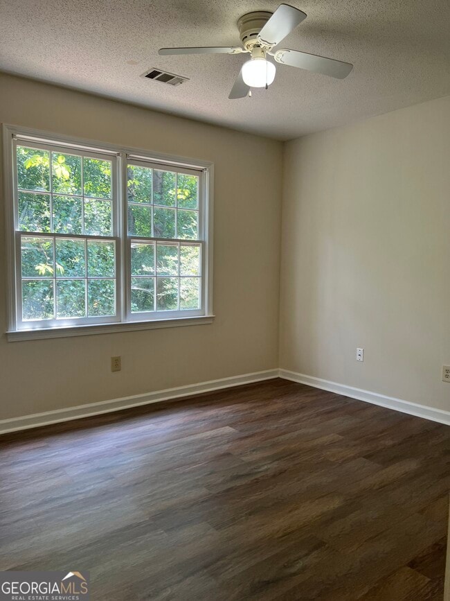 Building Photo - 222 Garretts Dr