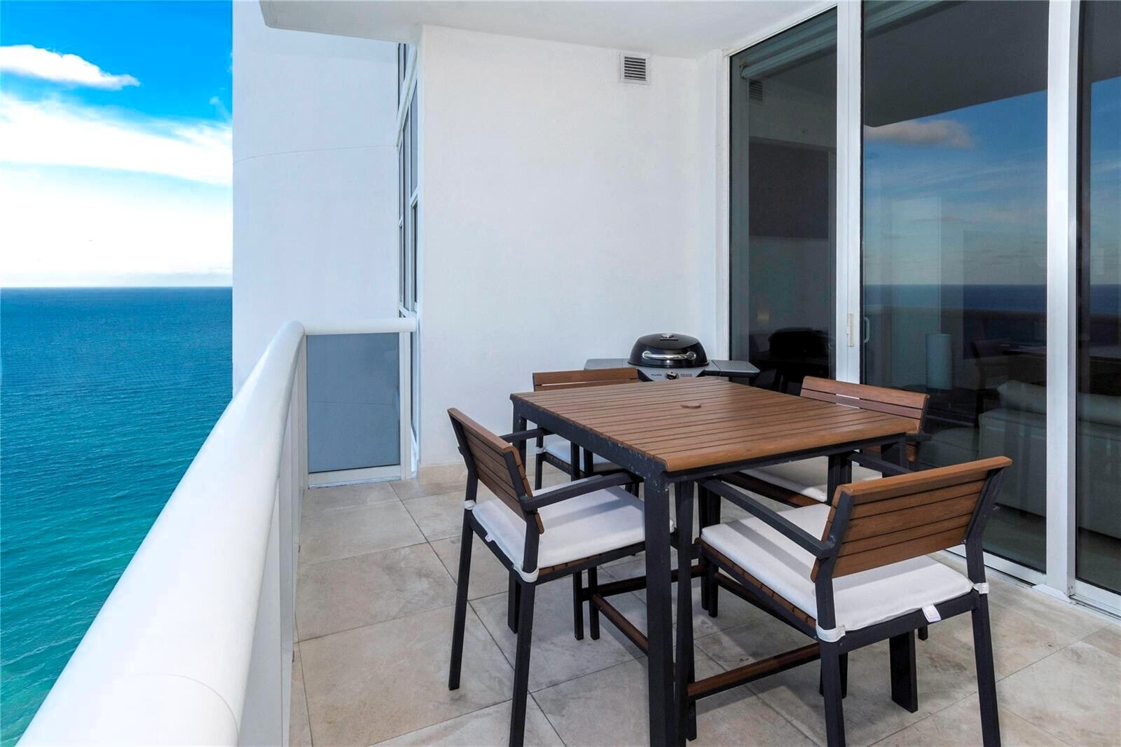 Building Photo - 18201 Collins Ave